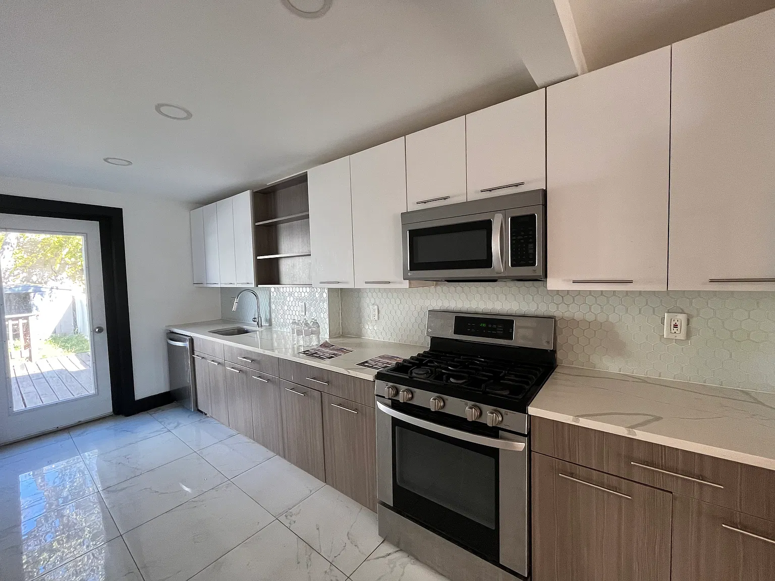 3 bed, 1668 sqft, $3,500 — Photo 2