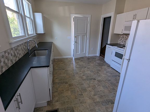 4th image of 303 Dartmouth St