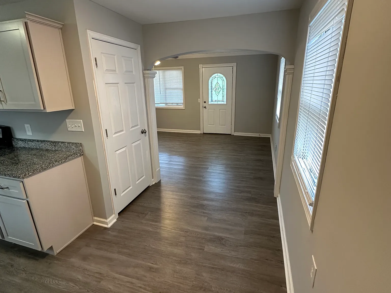 2 bed, 864 sqft, $1,400 — Photo 3