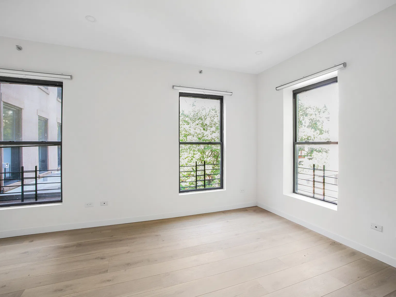 94 6th Avenue — Photo 3