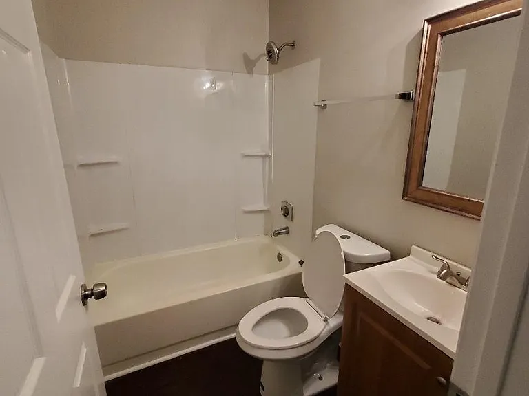 1421 Florence Ave — Photo 11