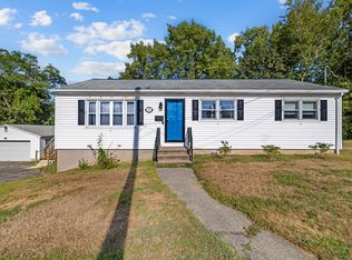 19 Cove Dr E, Niantic, CT 06357