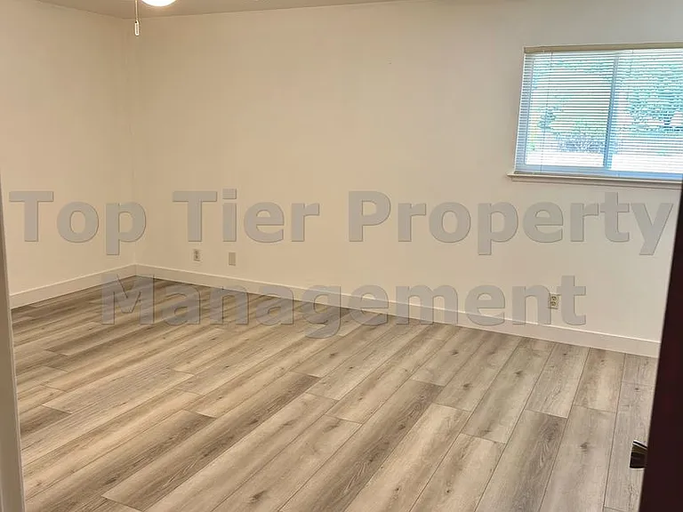 2265 Walnut Blvd — Photo 11