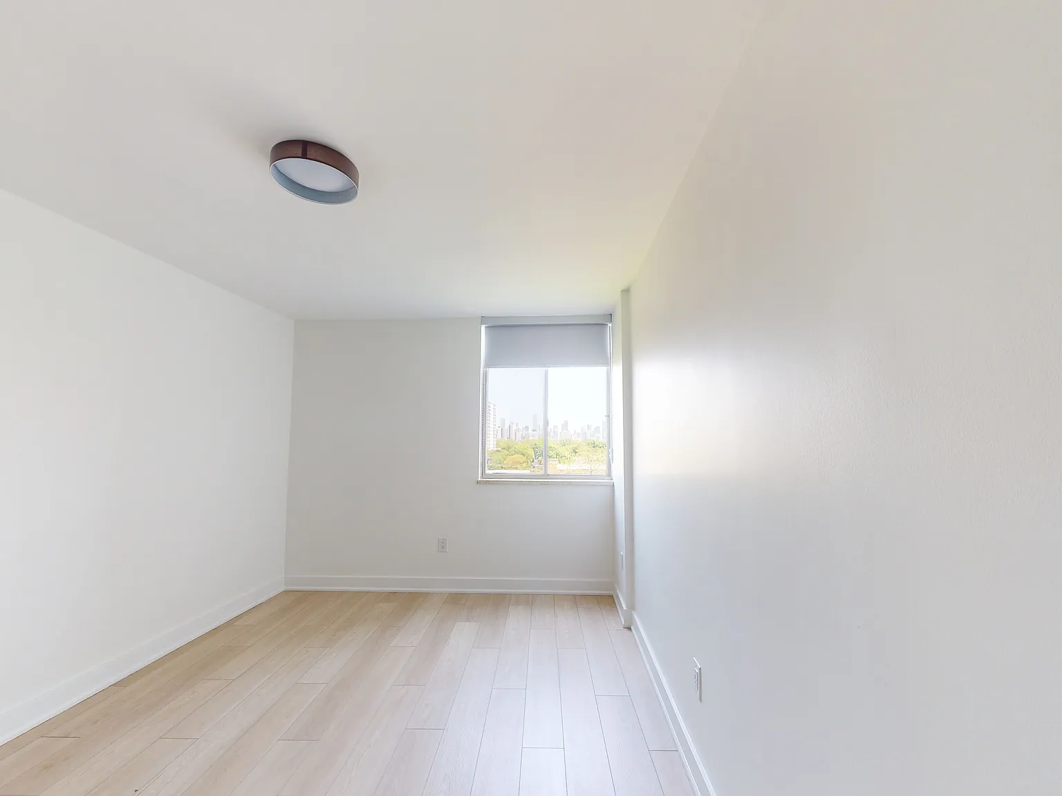 919 Dufferin — Photo 3