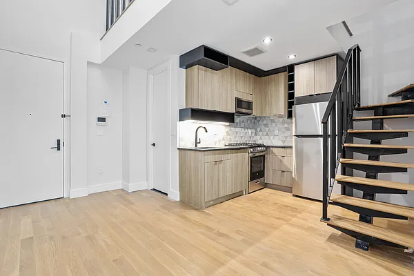 Rented by Skyhigh Realty NYC LLC | media 24