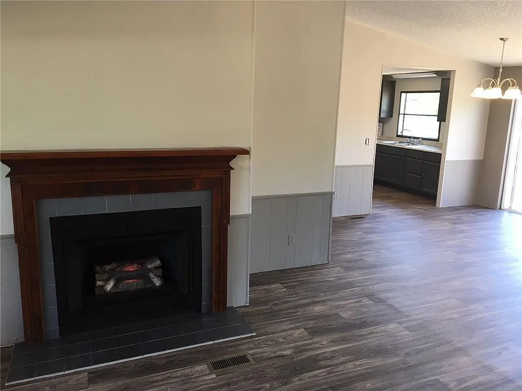 3 bed, 1232 sqft, $1,800 — Photo 3