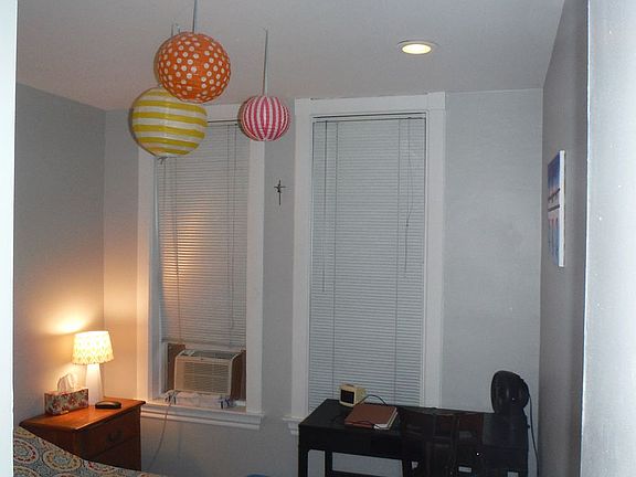 4th image of 1109 W Newport Ave #2