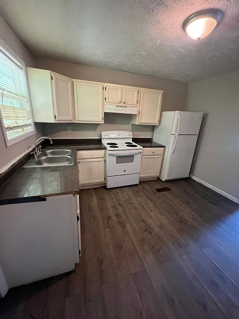 75 Carolane Dr 00175 — Photo 3