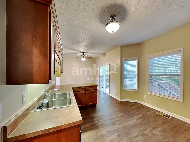 2495 Oak Hill Dr — Photo 5