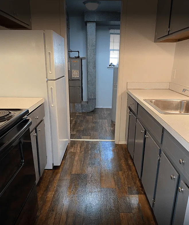 Willow Creek Apartments — Photo 3