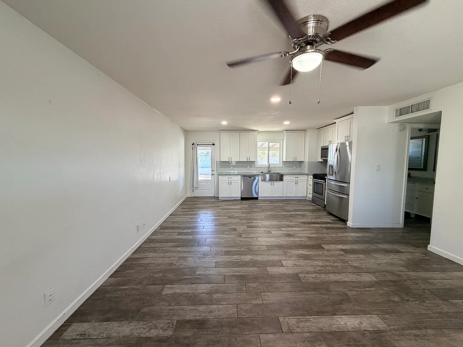 3 bed, 1090 sqft, $2,200 — Photo 4