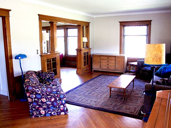 Original woodwork in LR