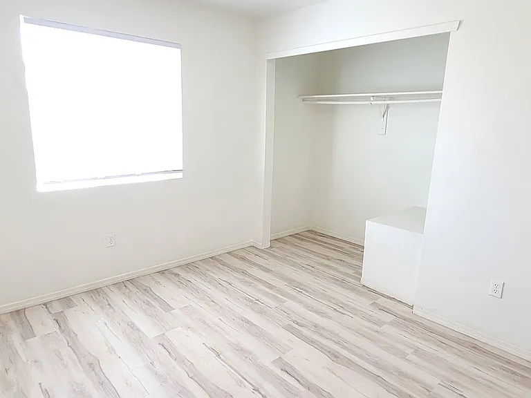 3205 N Main St — Photo 20