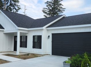 8031 Cortez Dr, Brighton, MI 48114