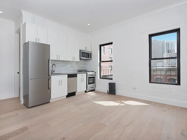 245 E 30th St #42 — Photo 1