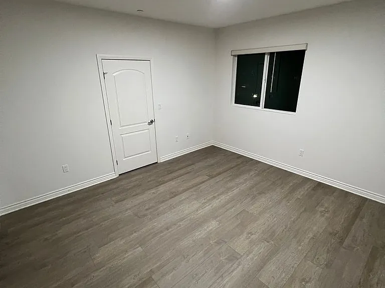 Yaya Laurel 1 Apartments — Photo 31