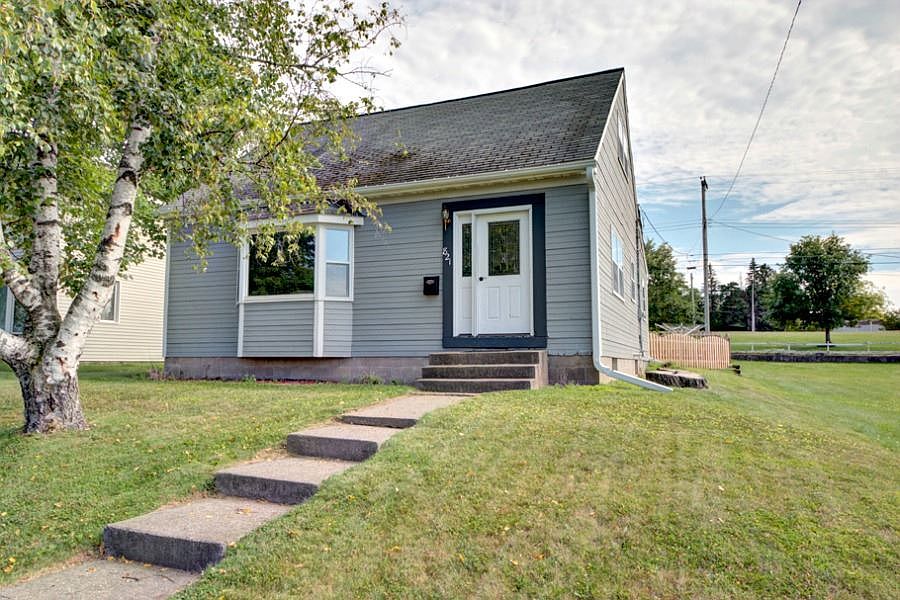 1st image of 821 E D St