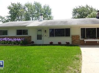 1445 Elizabeth Ct, Hoffman Estates, IL 60169