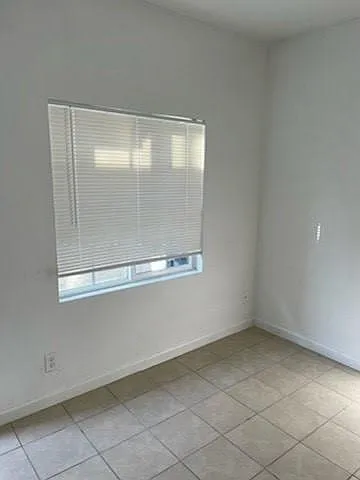 614 Woodrow St #7 — Photo 3