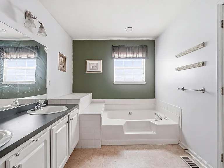 327 Allens Ln — Photo 22