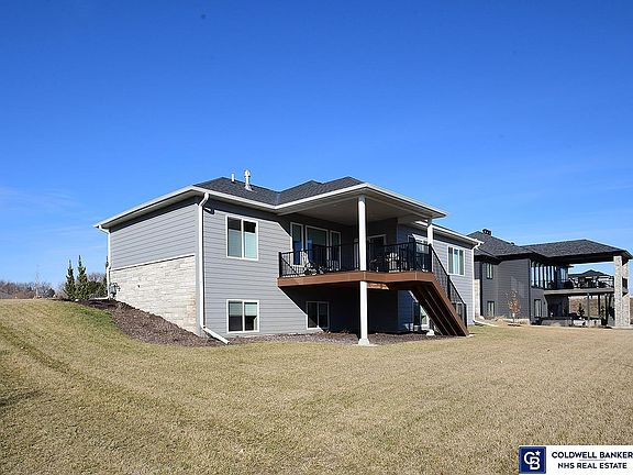 3rd image of 323 S Paradise Ln