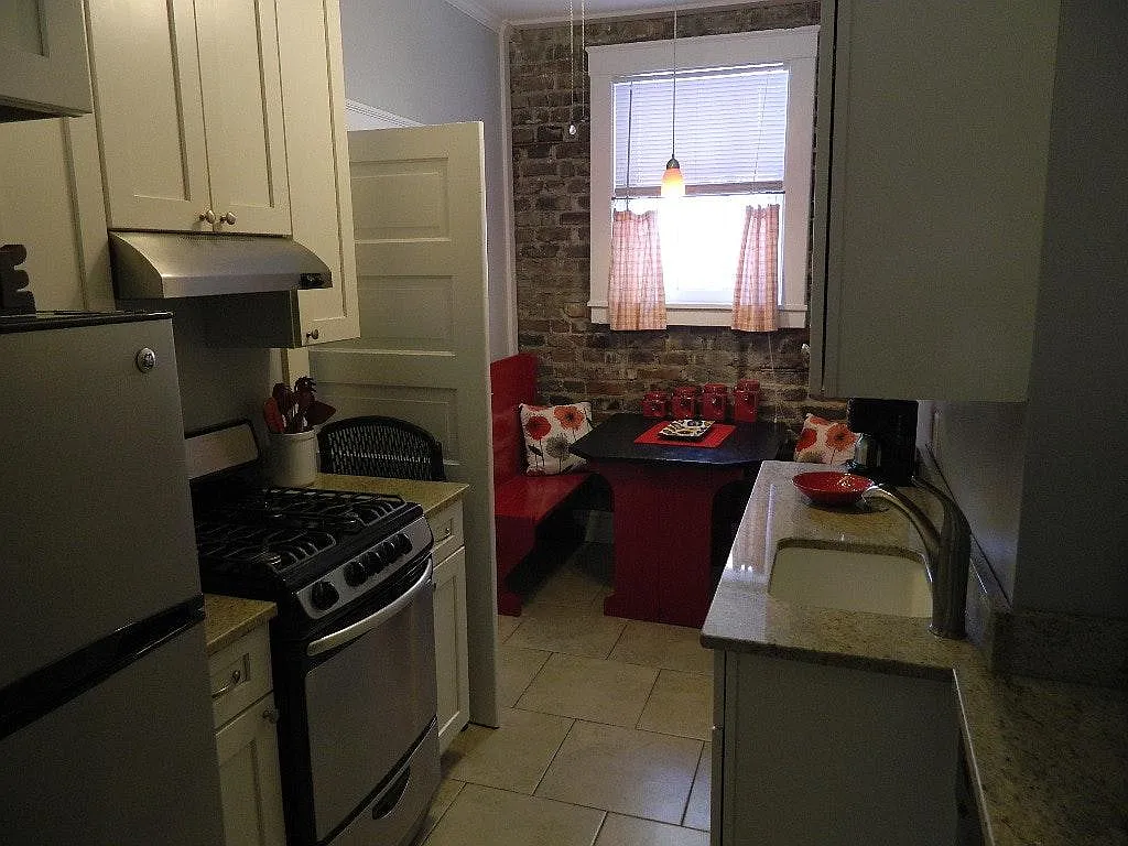 210 E State Street — Photo 3