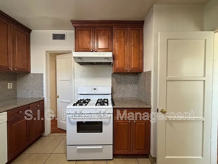629 W Glenoaks Blvd #A — Photo 9