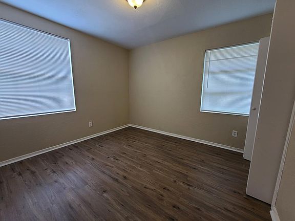 5th image of 210 Hamden Ln