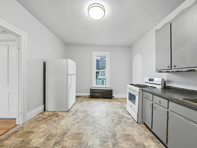 49 Trinity Pl #2 — Photo 4