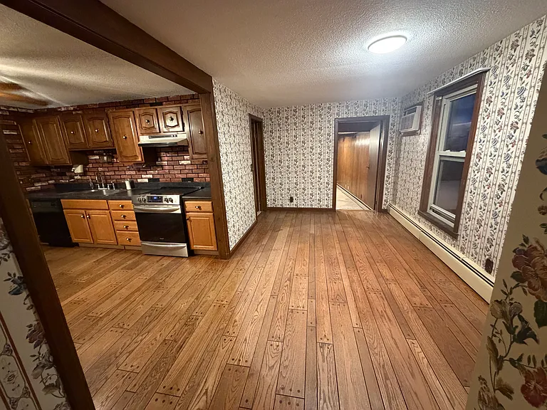 13 W School St #15 — Photo 2