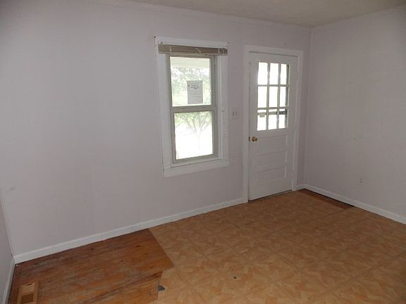 2nd image of 204 Tates Creek Ave