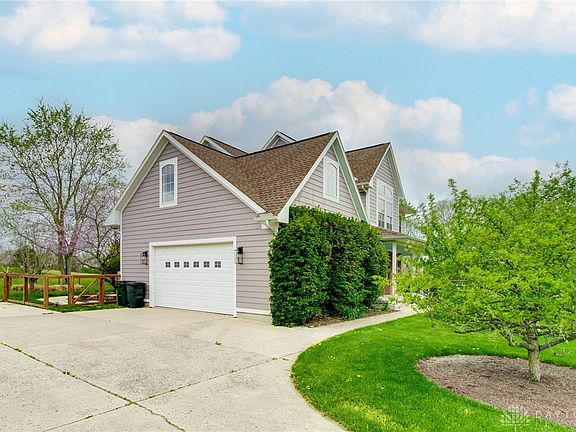 3rd image of 521 Golden Willow Ct