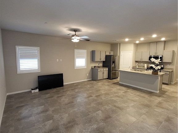 4th image of 489 Silver Summit Ave