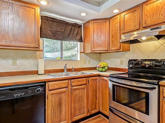 5th image of 302 91st Ave SE