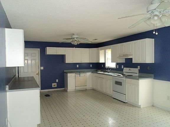 3rd image of 117 E Ivybridge Dr