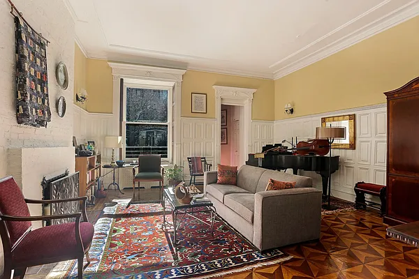 Rented by AAU Real Estate Advisors | media 25