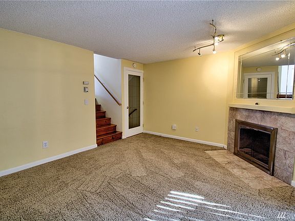 4th image of 4018 S 158th St APT E