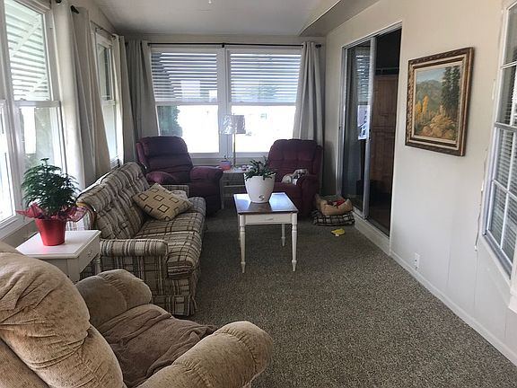 4th image of 38 Rainbow Ln E