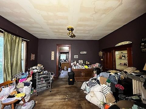 5th image of 209 W 3rd St