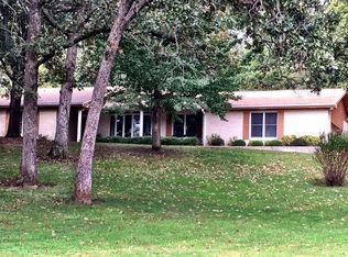 113 Oak Hills Dr, Coffeyville, KS 67337
