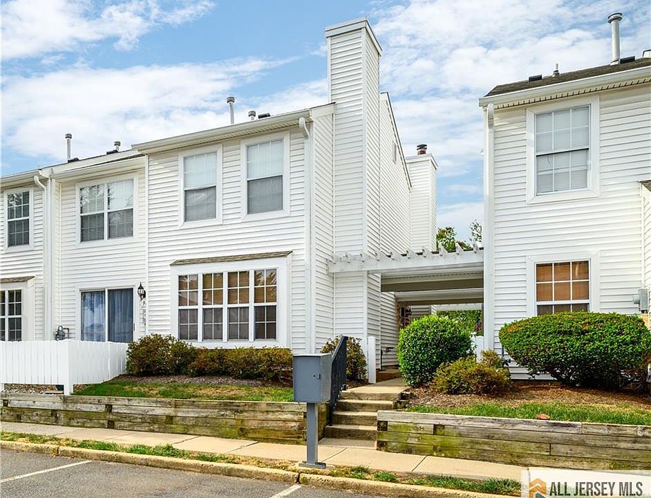 1st image of 90 Almond Dr