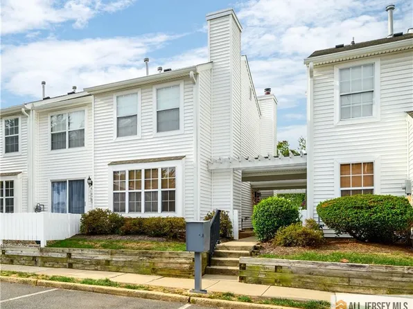 90 Almond Dr, Somerset, NJ 08873