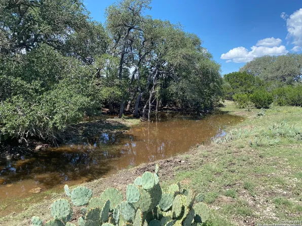 833 SD 73510 Hwy 55 N, Rocksprings, TX 78880