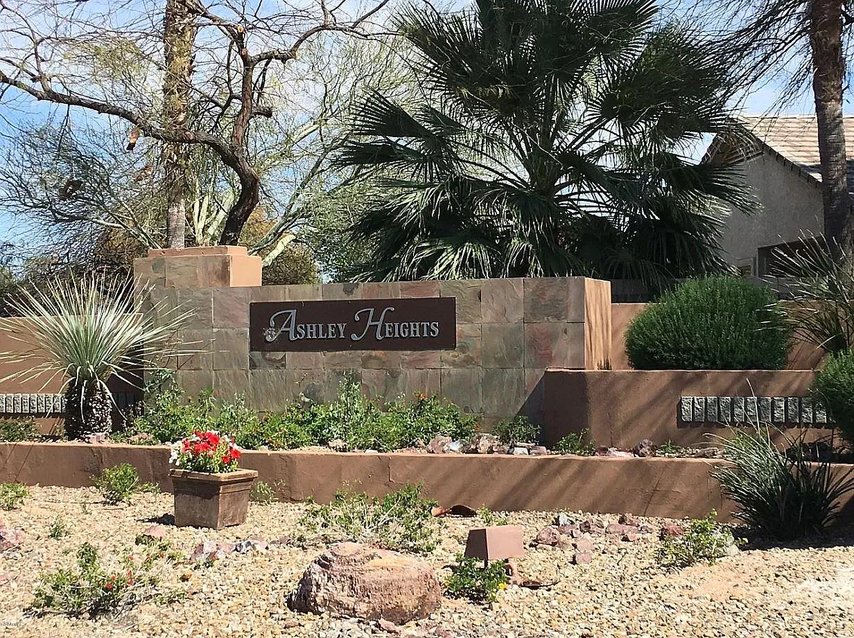 3 bed, 1359 sqft, $2,200 — Photo 4