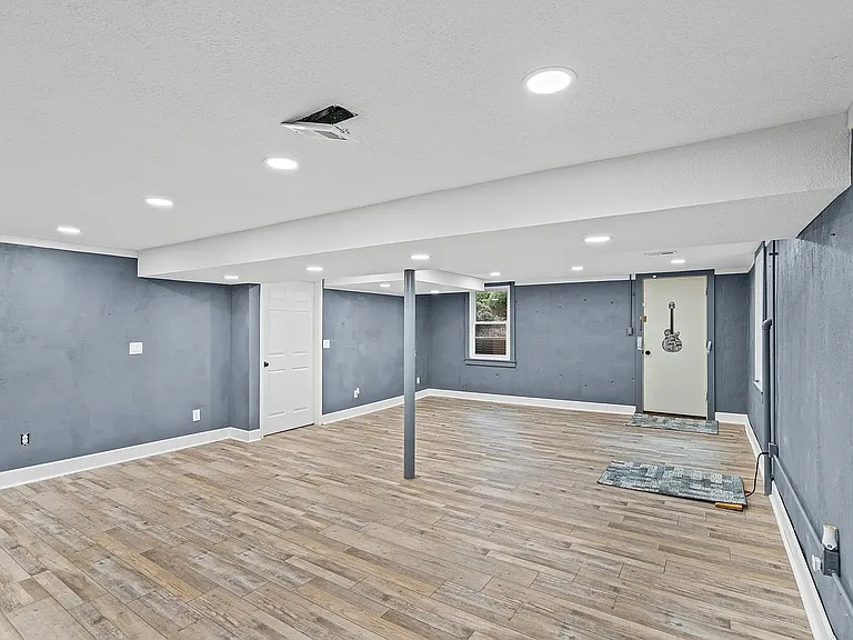 8345 Reinhardt St — Photo 26