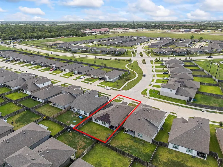 302 Dusty Bridle Ln — Photo 15