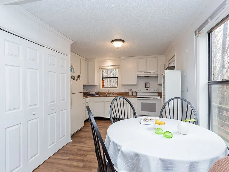 129 Forsyth Dr #B — Photo 7
