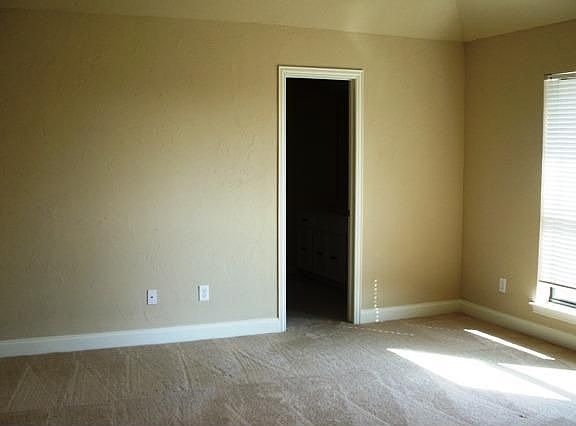 4th image of 153 Meadowlark Cir