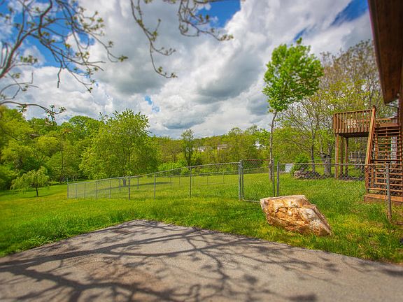 5th image of 300 Little Mountain Cir