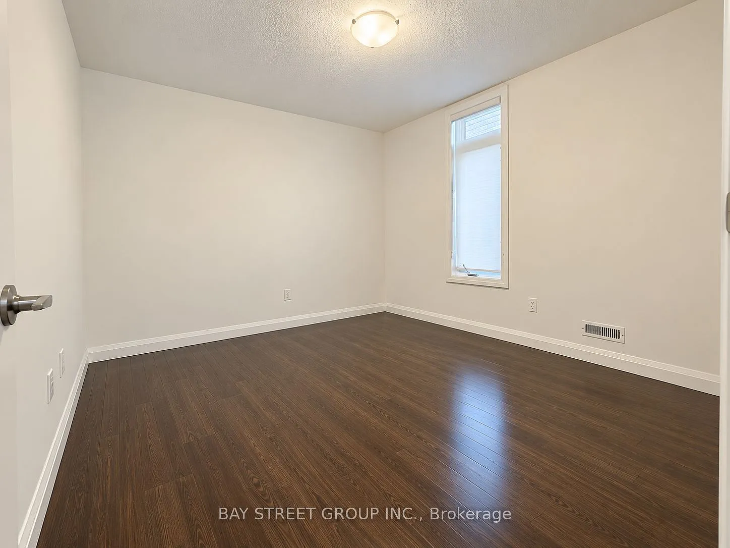 3260 Singleton Ave — Photo 4